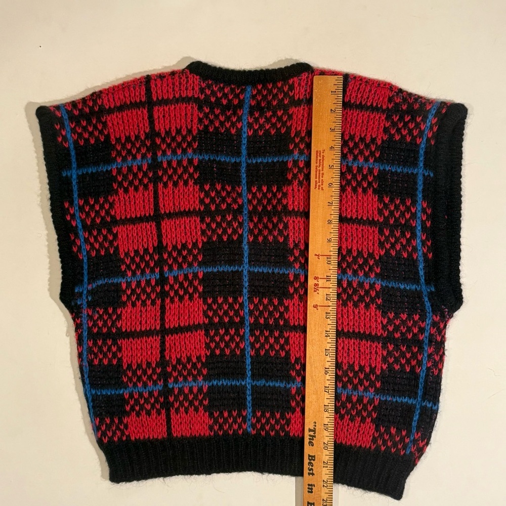Vintage Cozy Plaid Sweater Vest Red Black Blue V-Neck Sweater Small - Picture 6 of 8
